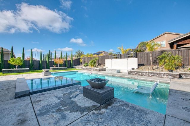 2468 E Kynzlee Avenue, Fresno, CA 93730