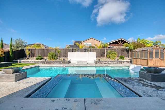 2468 E Kynzlee Avenue, Fresno, CA 93730