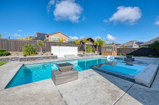 2468 E Kynzlee Avenue, Fresno, CA 93730