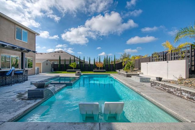 2468 E Kynzlee Avenue, Fresno, CA 93730