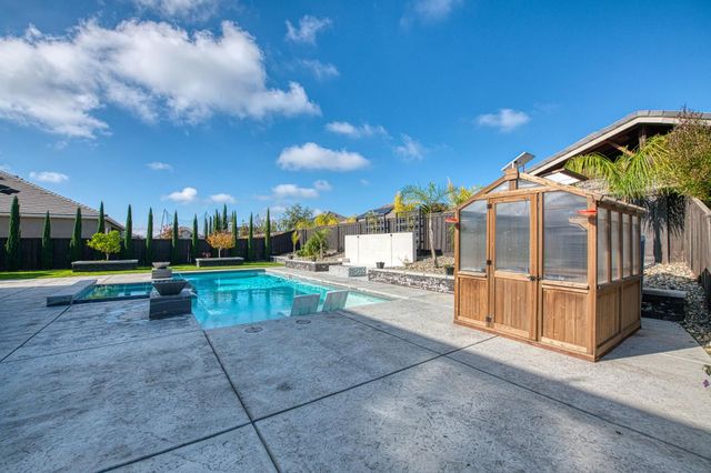 2468 E Kynzlee Avenue, Fresno, CA 93730