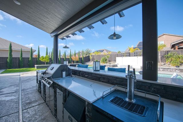 2468 E Kynzlee Avenue, Fresno, CA 93730