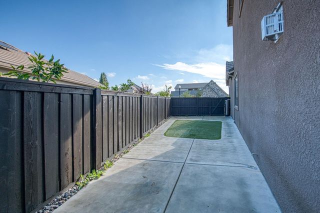 2468 E Kynzlee Avenue, Fresno, CA 93730