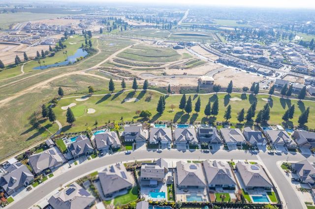 2468 E Kynzlee Avenue, Fresno, CA 93730