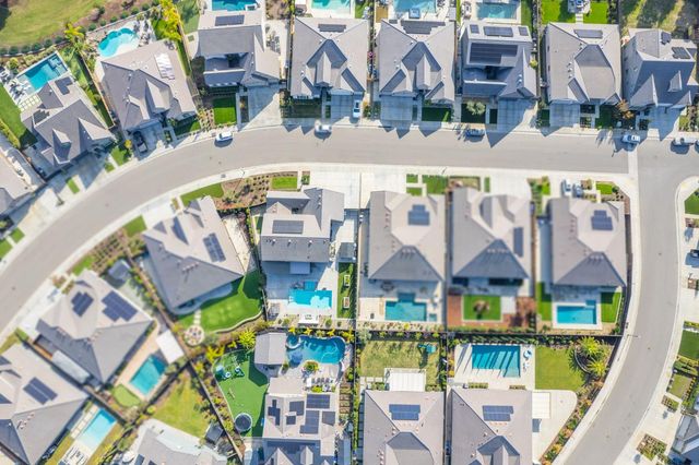 2468 E Kynzlee Avenue, Fresno, CA 93730