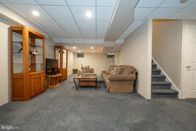 182 NOTTINGHAM CT, Aston, PA 19014