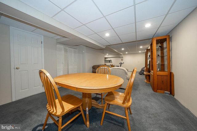182 NOTTINGHAM CT, Aston, PA 19014