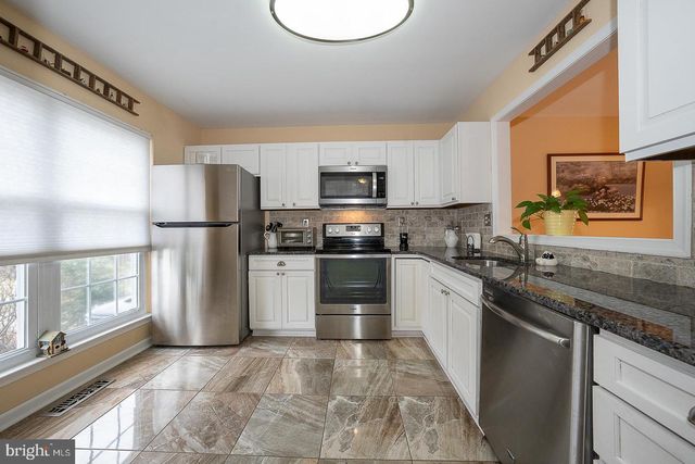 182 NOTTINGHAM CT, Aston, PA 19014