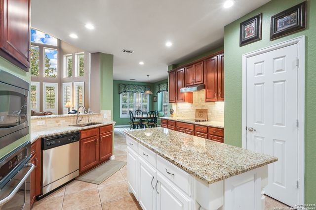 913 Desert Bluff, San Antonio, TX 78258