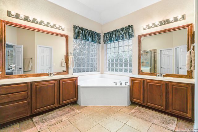 913 Desert Bluff, San Antonio, TX 78258