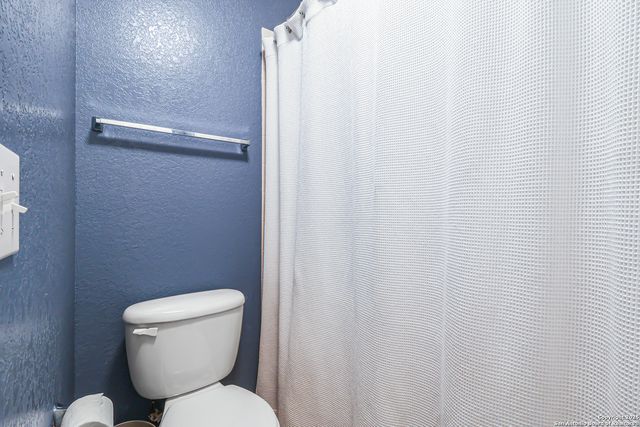 913 Desert Bluff, San Antonio, TX 78258