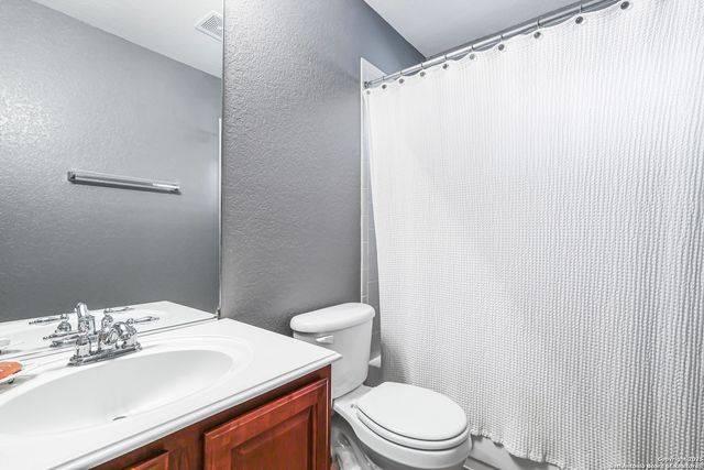 913 Desert Bluff, San Antonio, TX 78258