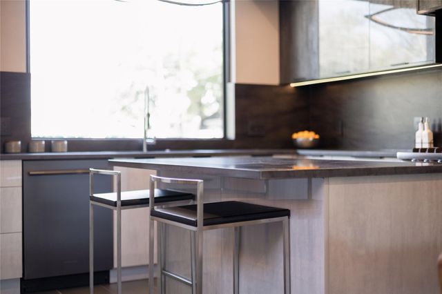 107 W Johanna ST A, Austin, TX 78704