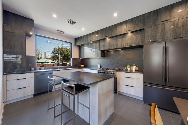 107 W Johanna ST A, Austin, TX 78704