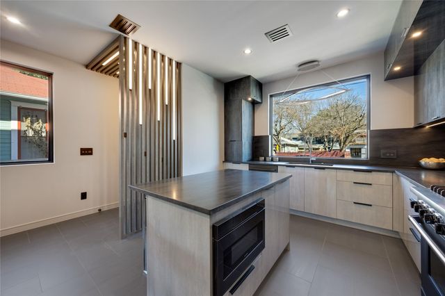 107 W Johanna ST A, Austin, TX 78704