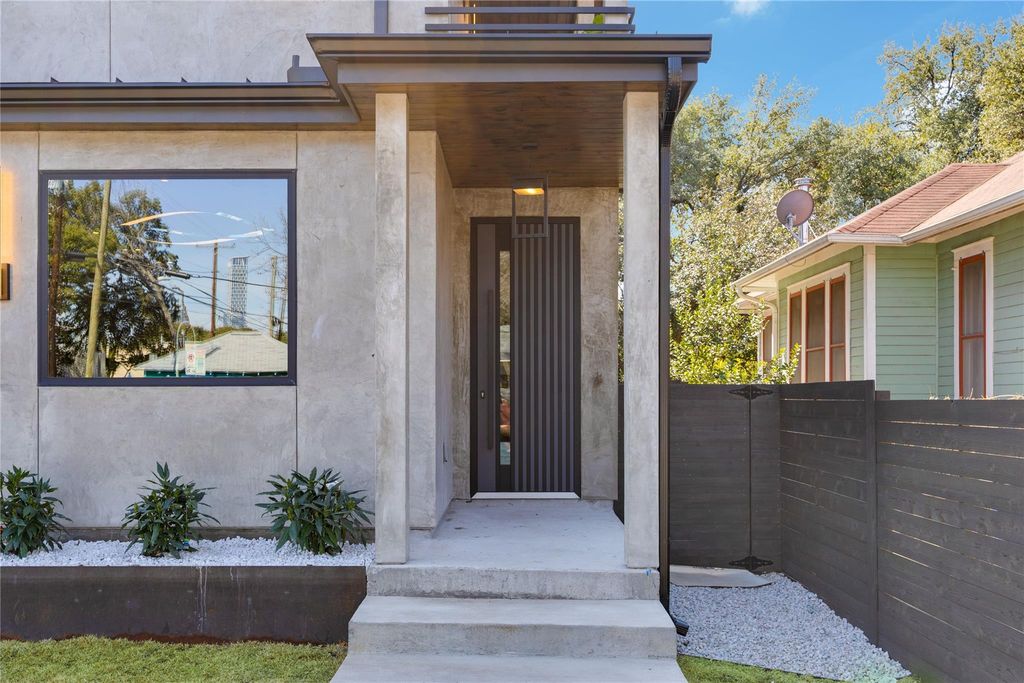 107 W Johanna ST A, Austin, TX 78704