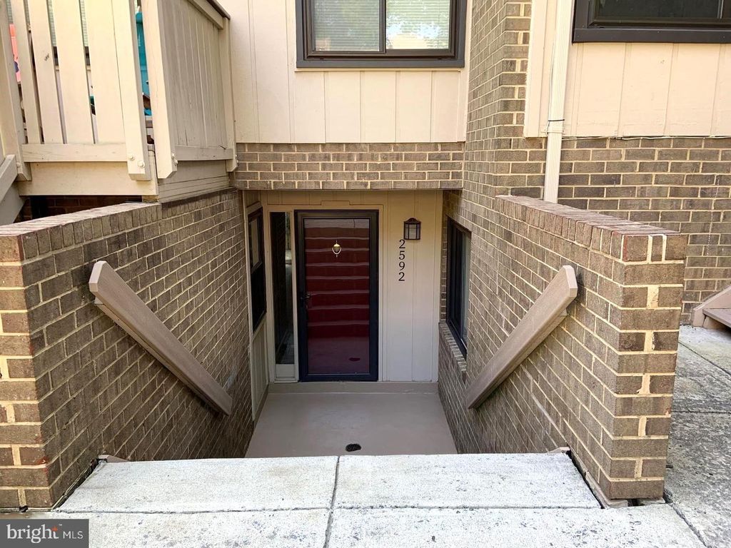 2592 GLENGYLE DR #116, Vienna, VA 22181