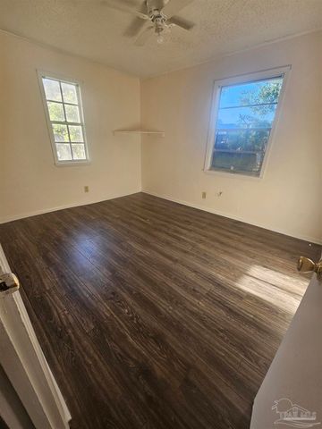 9165 Loomis St, Pensacola, FL 32514