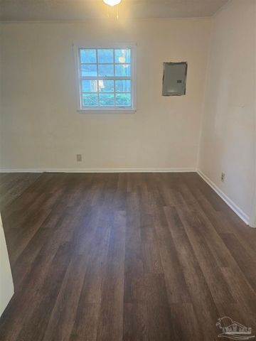 9165 Loomis St, Pensacola, FL 32514