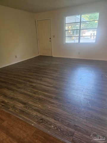 9165 Loomis St, Pensacola, FL 32514