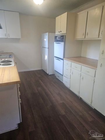 9165 Loomis St, Pensacola, FL 32514
