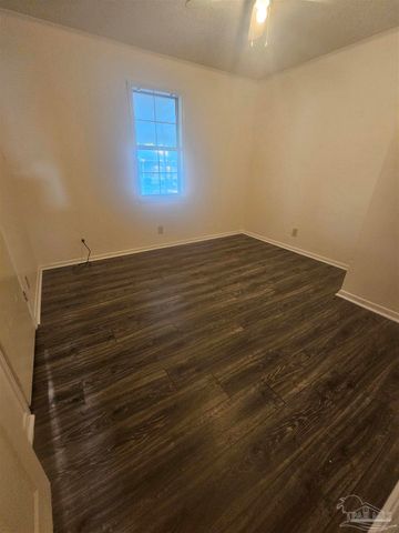 9165 Loomis St, Pensacola, FL 32514