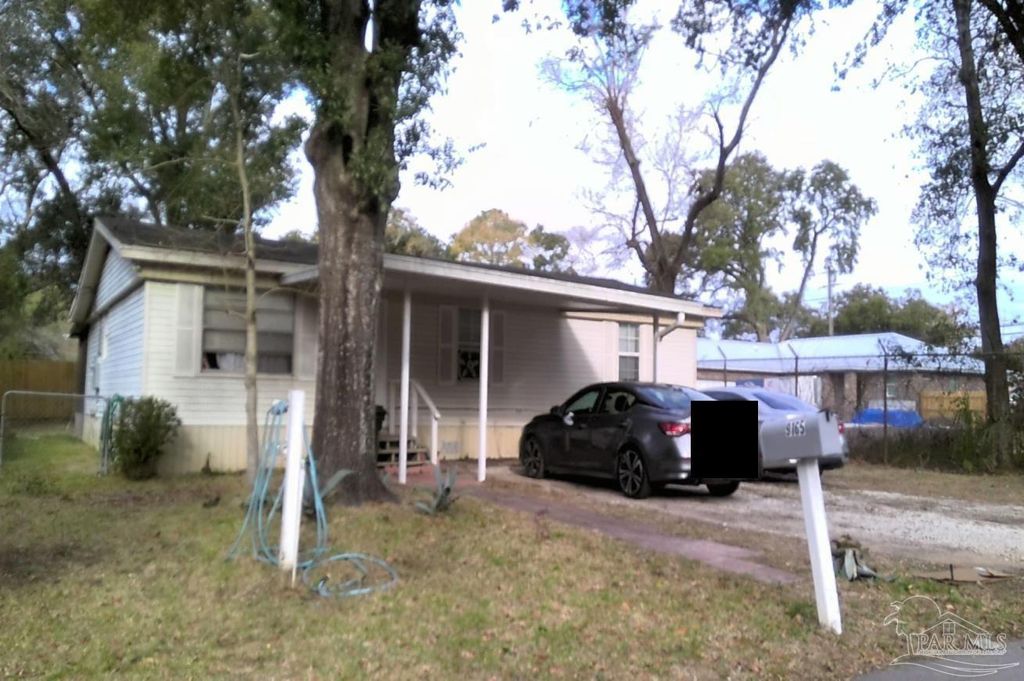 9165 Loomis St, Pensacola, FL 32514