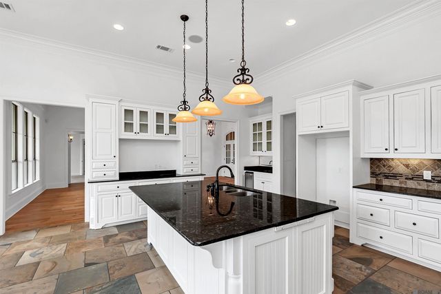 13720 Quail Grove Ave, Baton Rouge, LA 70809