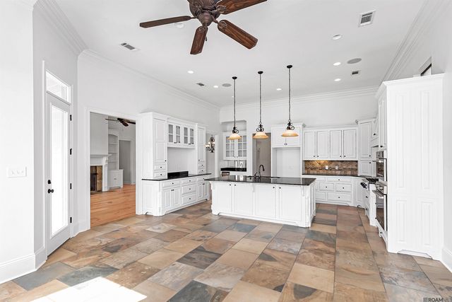 13720 Quail Grove Ave, Baton Rouge, LA 70809