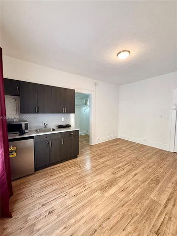 126 Mendoza Avenue 2A, Coral Gables, FL 33134