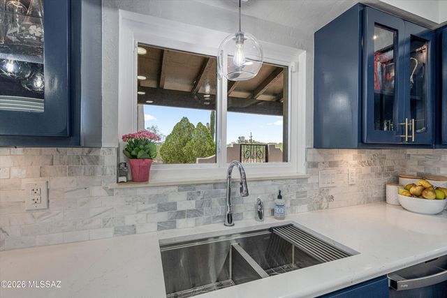 10015 E Fort Lowell Road, Tucson, AZ 85749