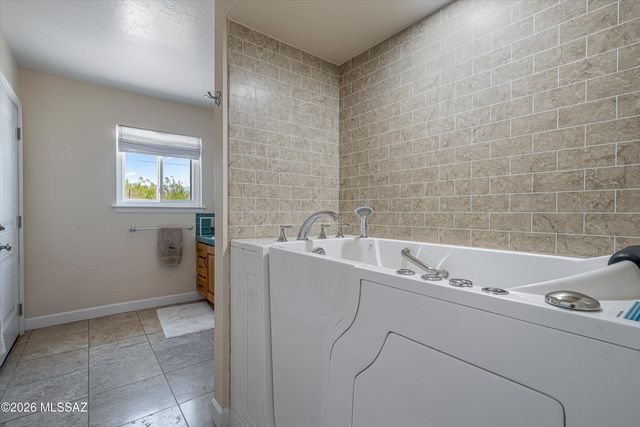 10015 E Fort Lowell Road, Tucson, AZ 85749