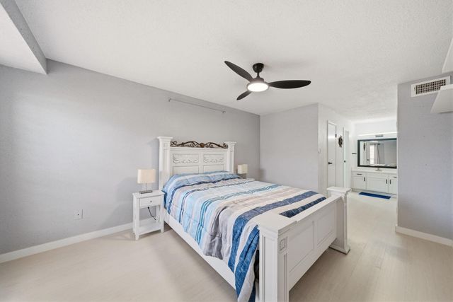 7600 Emmett F Lowry Expressway 806, Texas City, TX 77591