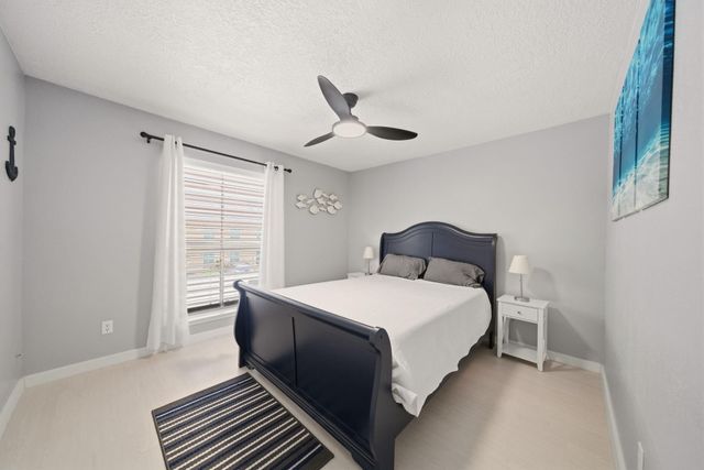 7600 Emmett F Lowry Expressway 806, Texas City, TX 77591