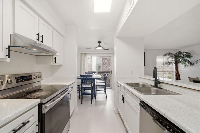 7600 Emmett F Lowry Expressway 806, Texas City, TX 77591