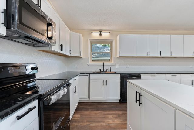 5 Random Oaks Cove, Maumelle, AR 72113