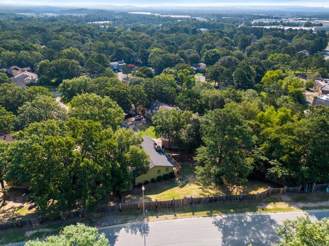 5 Random Oaks Cove, Maumelle, AR 72113