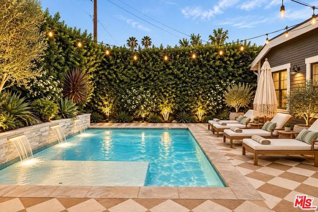 1087 S Plymouth Boulevard, Los Angeles, CA 90019
