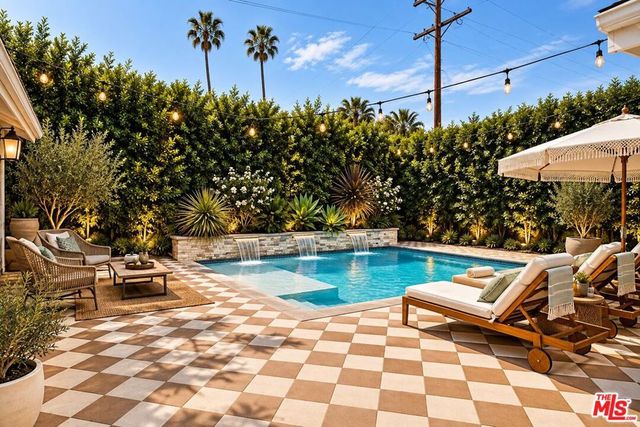 1087 S Plymouth Boulevard, Los Angeles, CA 90019