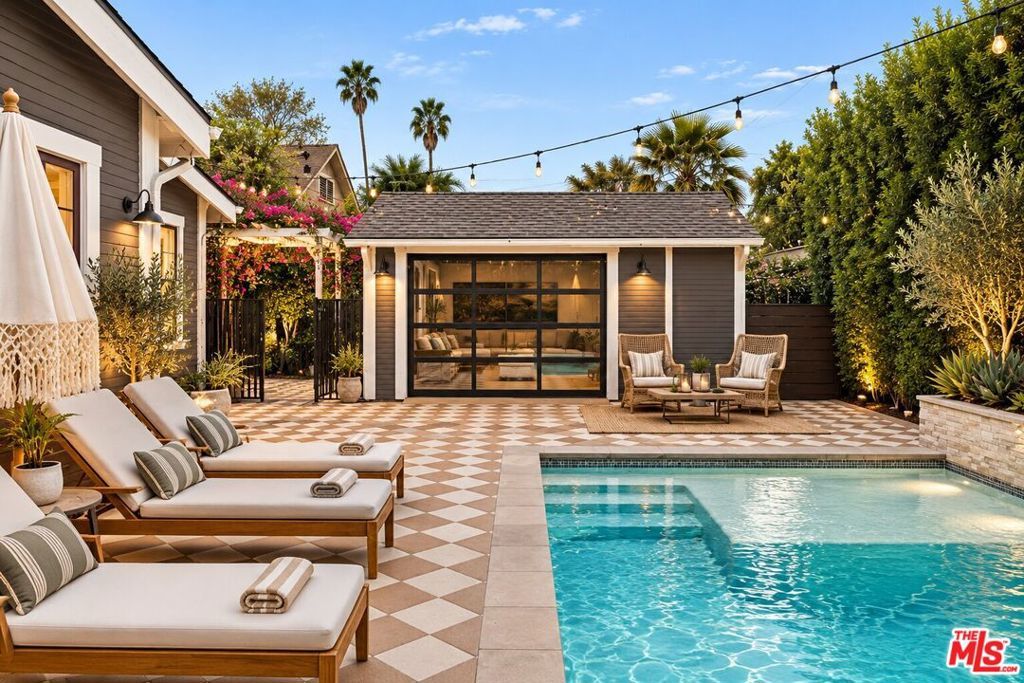 1087 S Plymouth Boulevard, Los Angeles, CA 90019