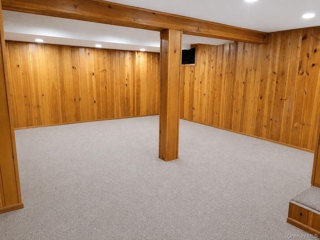 162 Colonial Avenue, Williston Park, NY 11596