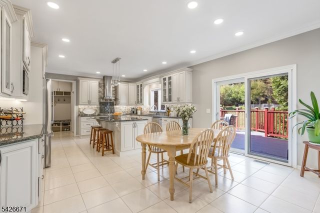 39 Briarwood Drive East, Warren Twp., NJ 07059