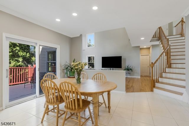 39 Briarwood Drive East, Warren Twp., NJ 07059
