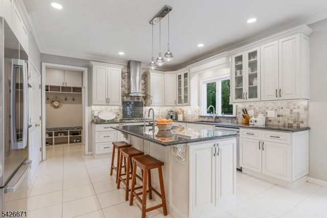 39 Briarwood Drive East, Warren Twp., NJ 07059