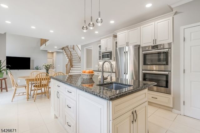 39 Briarwood Drive East, Warren Twp., NJ 07059