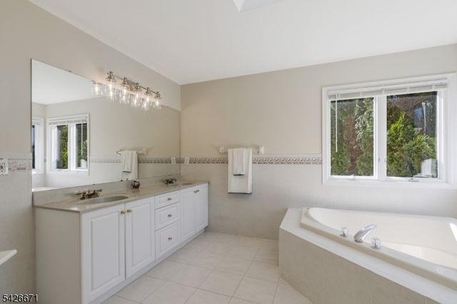 39 Briarwood Drive East, Warren Twp., NJ 07059