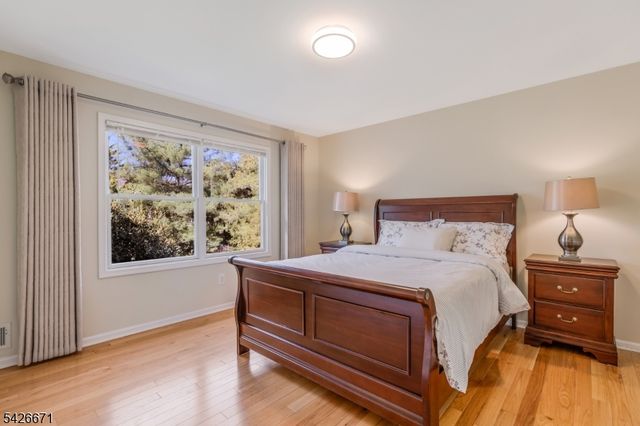 39 Briarwood Drive East, Warren Twp., NJ 07059