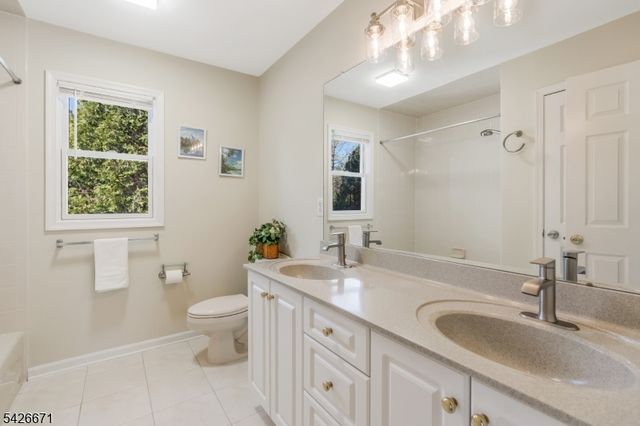 39 Briarwood Drive East, Warren Twp., NJ 07059