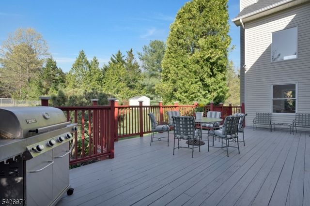 39 Briarwood Drive East, Warren Twp., NJ 07059