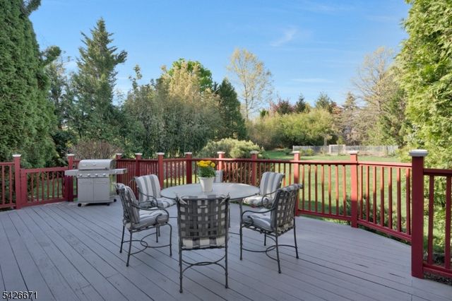 39 Briarwood Drive East, Warren Twp., NJ 07059